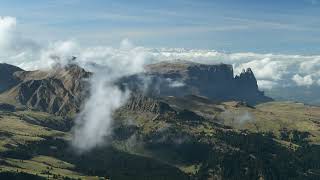 Zeitraffer Seiser Alm mit Rosengarten und OrtlerGruppe Dolomiten Südtirol [upl. by Ynnot433]