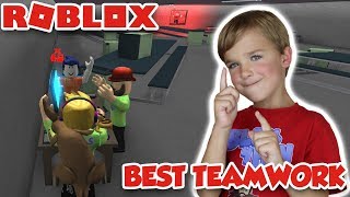 BEST TEAMWORK in ROBLOX FLEE THE FACILITY [upl. by Ygiaf]