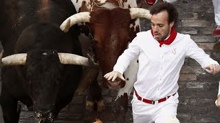 Así se prepara un corredor para los encierros de San Fermín 2016 Y así corre en el séptimo [upl. by Anir39]