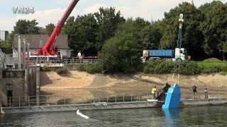 22082023  VN24  Arbeitsboot versinkt in der Ruhr  Bergung mit über 55 Meter Kranauslage [upl. by Gwyneth]