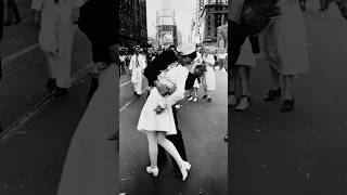 El beso MÁS CONOCIDO DE LA HISTORIA  VJ Day inTimes Square [upl. by Taub317]