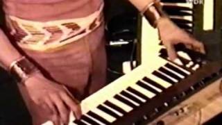 Roger Powell 1977  Keyboard Solo Singring And The Glass Guitar [upl. by Libby]