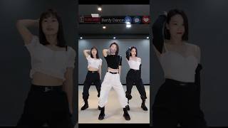 Beautiful remix dance🎵🎵🎵viral short💯💯💯barbi dance🧚🧚viral songpublicreactiondance clip [upl. by Olympe]