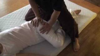 Thai massage タイ古式マッサージ「人気店の技」part1 [upl. by Salahi]