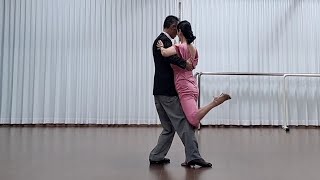 gancho y enganche con colgada y switching 탱고레슨 tango lesson 세라y라우 [upl. by Ielirol]