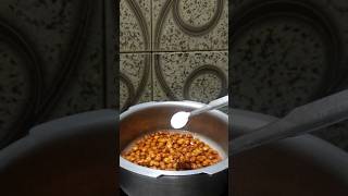 How to boil black chickpeas no soak blackchickpeasrecipe boildchana highfibermeal shortvideo yt [upl. by Ellen691]