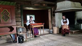 Herlig langeleik musikk fra jentene på Valdres Folkemuseum [upl. by Reinnej]