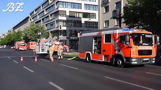 BerlinCharlottenburg Feuerwehr rettet Mieter über Drehleiter aus Brandwohnung [upl. by Monroy718]