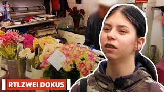 Bewerbungsgespräch beim Floristen  Hartz Rot Gold  RTLZWEI Dokus [upl. by Arreyt]