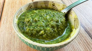 Pesto vert au basilic  Recette à faire en 10 minutes [upl. by Acino]