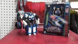 Transformers RID2015 Warrior Class Strongarm VS Legacy Evolution Deluxe RID2015 Strongarm [upl. by Ainnos505]