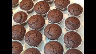 Mega schokoladige Muffins Grundrezept luftig locker und lecker [upl. by Julina]