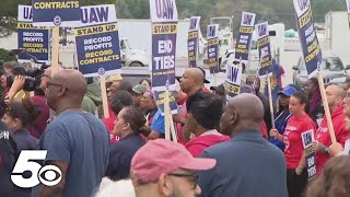 Thousands of auto workers walk off the job [upl. by Velma]