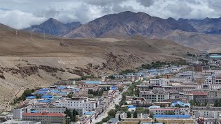 GLOBALink  Nepalese enjoy living in border town in Chinas Xizang [upl. by Leruj]