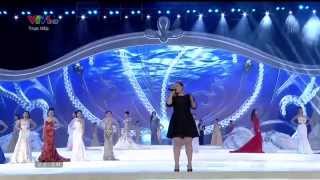 Kelly Clarkson  Stronger  A moment like this live in Vietnam 2014 [upl. by Alinna]