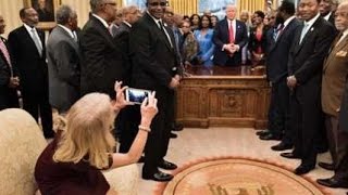 SNL Mocks The Kellyanne Conway Oval Office Couch PHOTO In The Best Way [upl. by Voorhis]