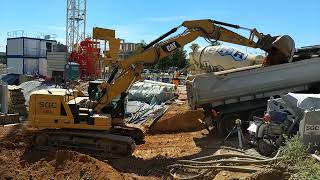 pelleteuse caterpillar excavator CAT terrassement [upl. by Leynwad3]