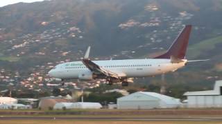 Air Madagascar Boeing 73786NWL 5REBA à St Denis de la Réunion RUN [upl. by Yrbua637]