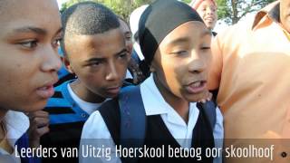 Leerders van Uitzig Hoerskool betoog oor skoolhoof Video Peter AbrahamsDie Son [upl. by Lyrahc809]