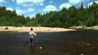 Technique de pêche au saumon sur la rivière du Gouffre [upl. by Nairad]