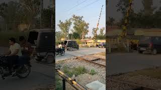 लापरवाही का नतीजा trending railwaytravel traintravel youtubeshort expresstrain viralvideo [upl. by Joacimah]