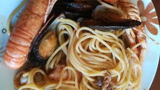 Spaghetti allo scoglio ricetta classica con scampi cozze vongole calamari e qualche gambero [upl. by Bondy]