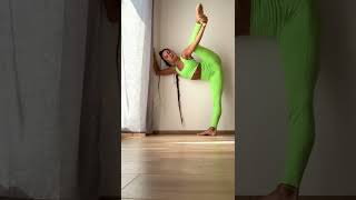 Gymnastics and Contortion tutorial  Stretch Middle Splits [upl. by Quennie]