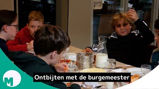 Leerlingen groep 8 basisschool Eerschot ontbijten met de burgemeester I Omroep Meierij [upl. by Tillford]