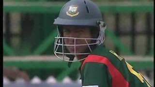 Chaminda Vaas Hat Trick 2003 World Cup 1st 3 balls of the match [upl. by Elletnuahc]