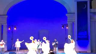 El Tilingo Lingo  Jarabe Mexicano amp Ballet Folklorico de Los Angeles [upl. by Yruy212]