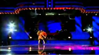 Adamari Lopez baila bachata MQB [upl. by Eralcyram]