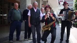 Musicisti di strada  itineranti  TORINO  PIEMONTE  TACA BORGNU [upl. by Meraree]