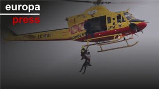 Rescate con un helicóptero de conductores atrapados en Alcúdia Valencia [upl. by Afrikah]