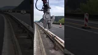 Schrottschere an Minibagger im Einsatz auf der Autobahn [upl. by Amihc658]