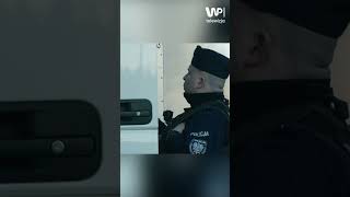 Białorusin jechał na rondo pod prąd Zablokował wjazd Policja musiała go eskortować [upl. by Norab]