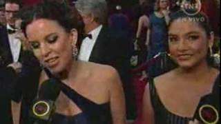 Claudia Llosa y Magaly Solier en la alfombra roja de los premios Oscars [upl. by Enowtna]