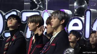 171202 MMA KangDaniel reaction to ParkHyoShin [upl. by Gnot]