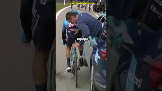 Repara La Bicicleta De Un Ciclista Sin Que Se Detenga [upl. by Alleacim]