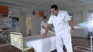 COMO HACER LA CAMA HOSPITALARIA MARCO ANTONIO [upl. by Aydan541]