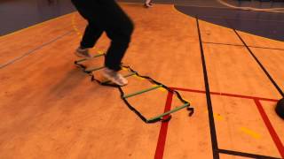 ► Echelle de rythme  appuis alternatifs intérieur  extérieur Agility Ladder Drill HD [upl. by Kelula]