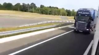 LKW überholt LKW mit 140 kmh [upl. by Ennovyahs891]