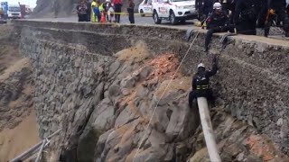 Pérou 48 morts après la chute dun autocar dune falaise [upl. by Nnahtur859]