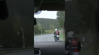 Motorradfahrer überholt zivilcops 💀 motorrad polizei poser polizeikontrolle honda harz cops [upl. by Crist]