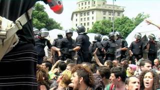 Indignados Spanish Revolution 27M violenta càrrega Mossos  violenta carga policial  27511 [upl. by Rainah]