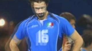 Morto Vigor Bovolenta London 2012  Volleyball star dies after heart attack on court [upl. by Roselia]