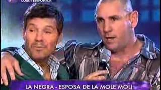 Showmatch 2010  La Mole y la Negra distanciados [upl. by Dibbrun]