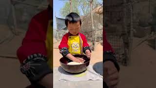 4 years old chinese boy cooking [upl. by Annadiane]