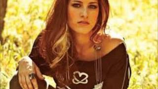 Cassadee Pope Champagne Audio Oficial [upl. by Mayeda]