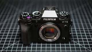 The Fuji XT4 vs X Pro 3 Camera Which One Should You Buy [upl. by Anolla609]