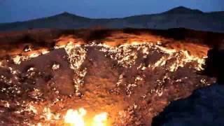 Cráter de Darvaza o Puerta del Infierno desierto de Karakum Turkmenistán [upl. by Laurent]